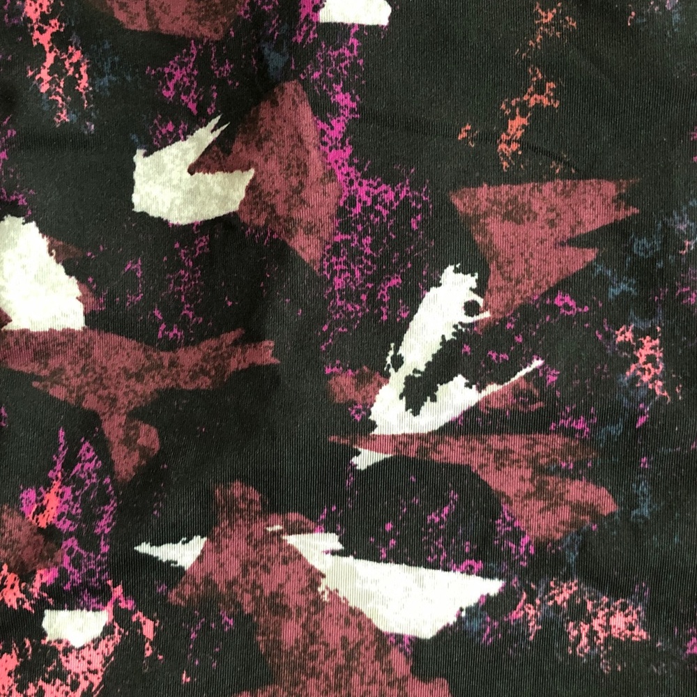 Livi nwt Active size 26 / 28 Abstract Top lane Bryant Draped Cross-Back Tank - Picture 4 of 5
